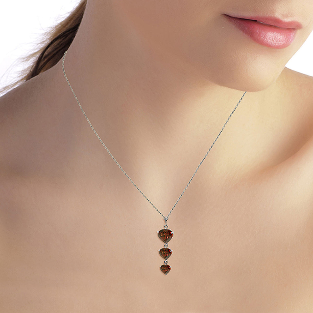 14k 22" Solid White Gold Necklace with Natural Heart-shaped Garnets O136