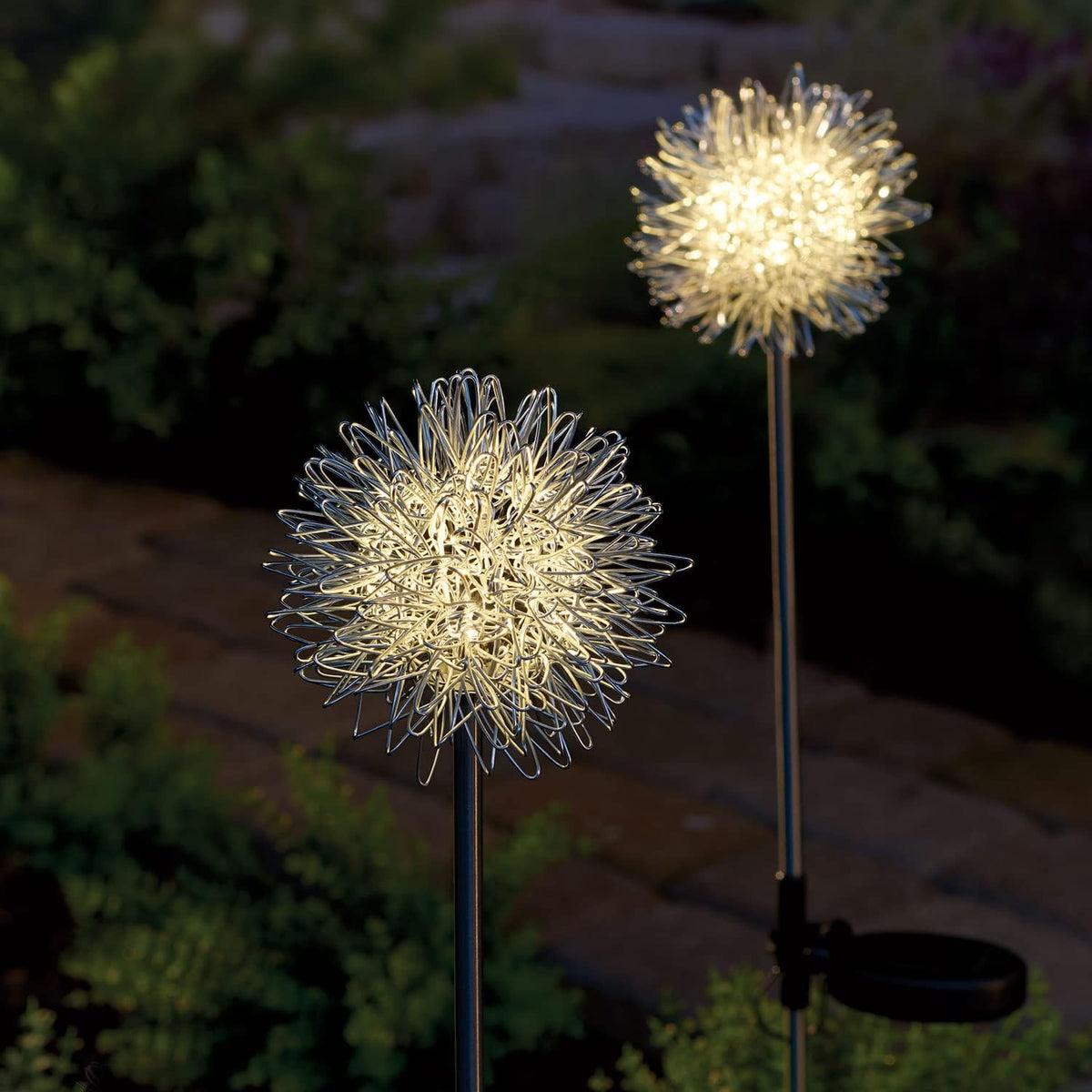 Set of 2 LED Solar Garden Stakes Q506631