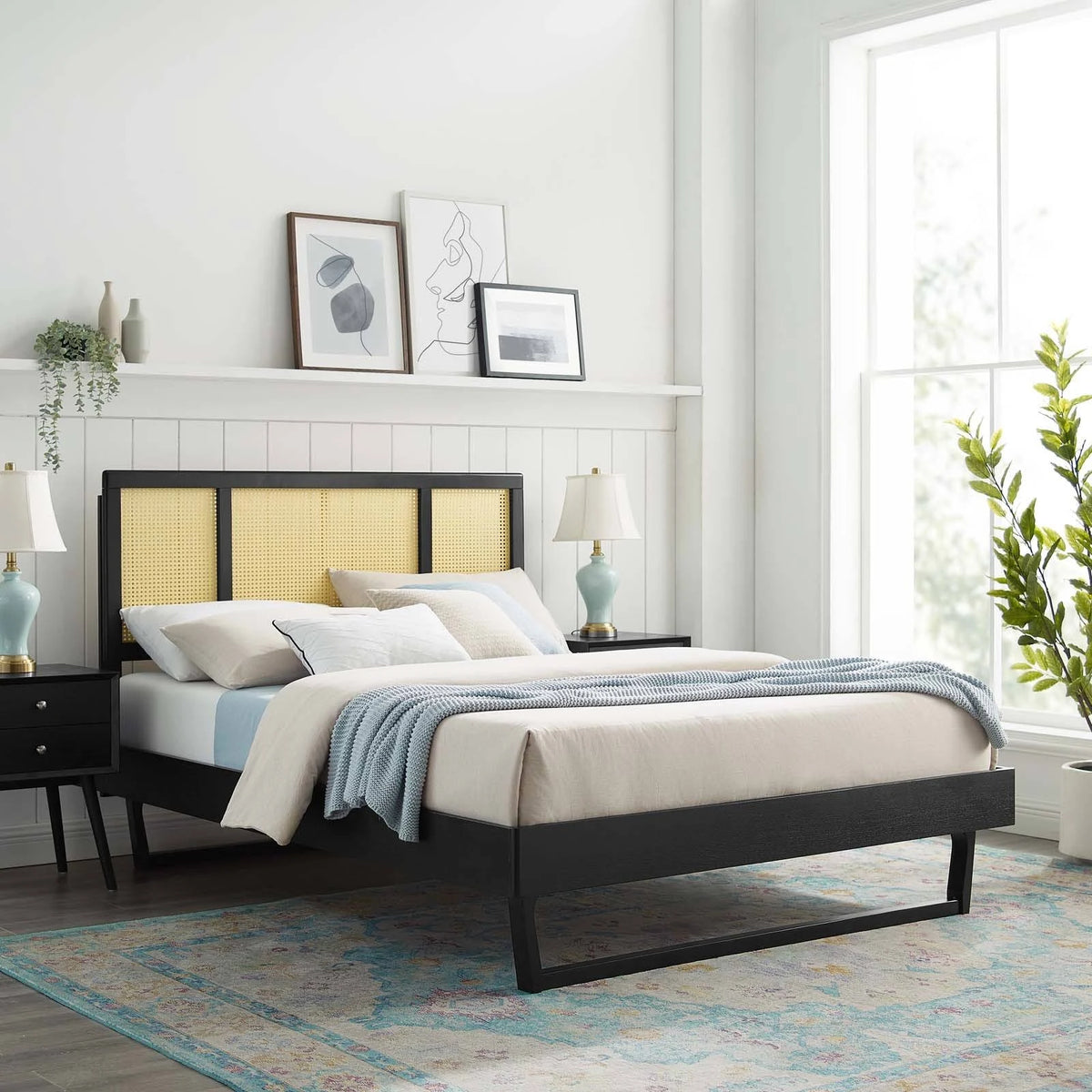 Black Queen Platform Bed C222060
